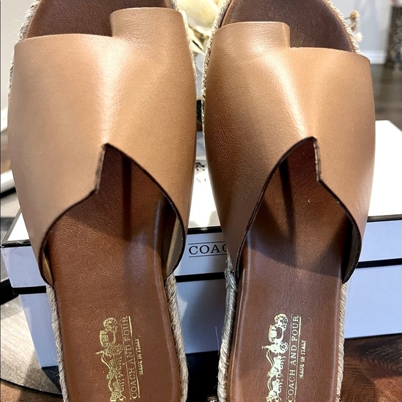 COACH AND FOUR Leather Slides - Picture 4 of 6